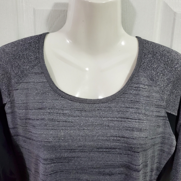 Gray and black athletic top - Picture 4 of 10